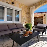 My Dalmatia - Briscola With Private Pool And Amazing Outside Kitchen Vikendica *